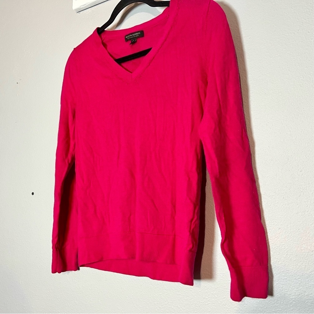 Banana Republic V-Neck Merino Wool Sweater Bright Hot Pink Size Small Womens - Picture 2 of 6
